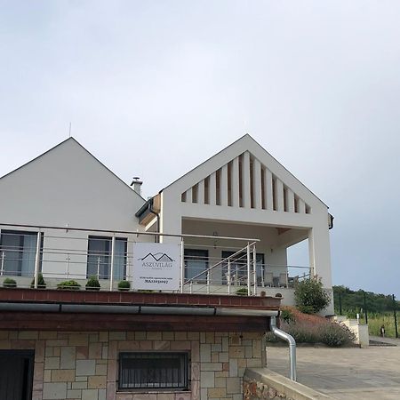 Aszuvilag Rezidencia With Sauna & Jacuzzi Legyesbenye Buitenkant foto