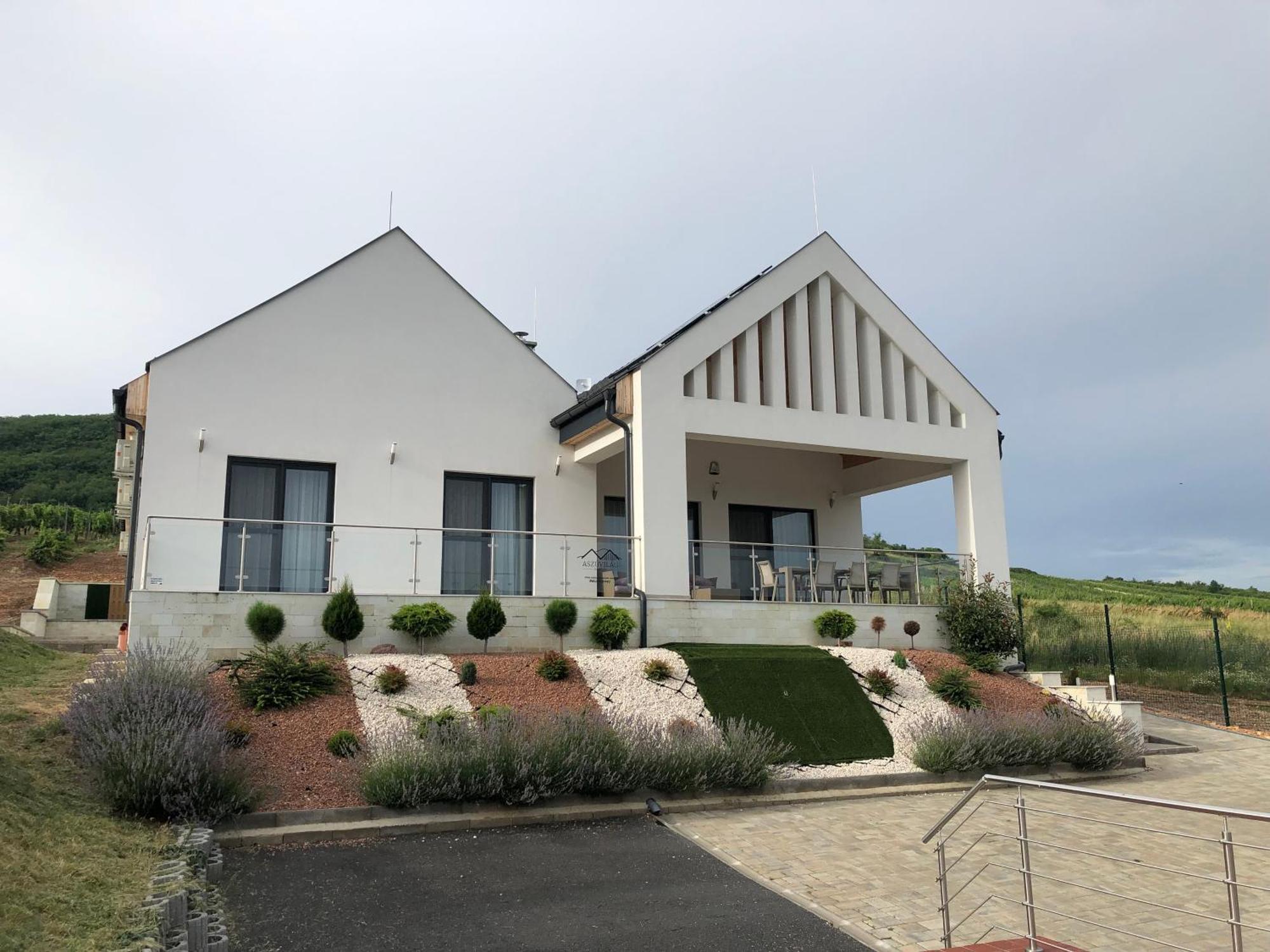 Aszuvilag Rezidencia With Sauna & Jacuzzi Legyesbenye Buitenkant foto