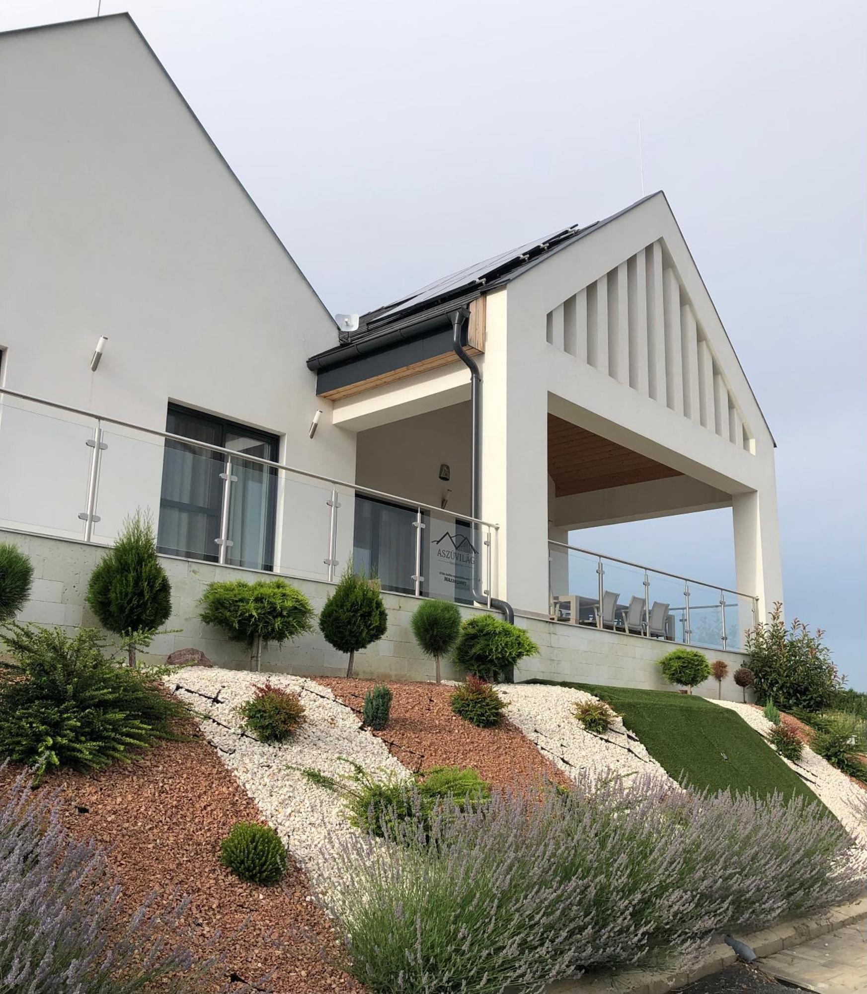 Aszuvilag Rezidencia With Sauna & Jacuzzi Legyesbenye Buitenkant foto